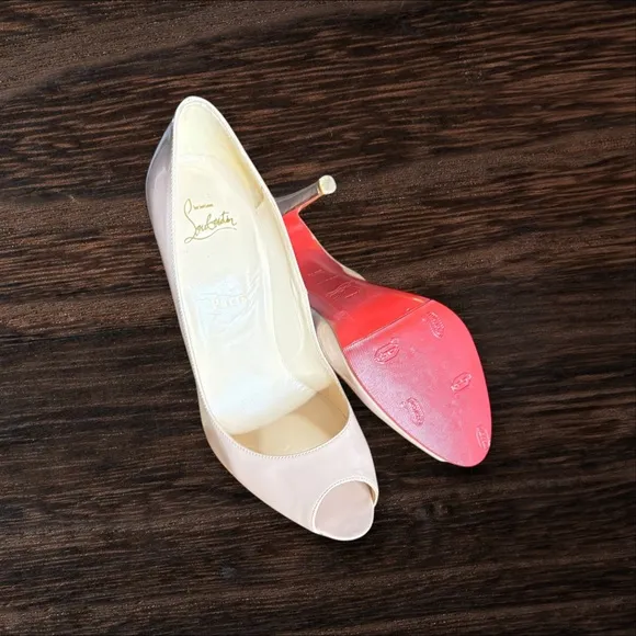 Christian Louboutin Nude Peep Toe Patent Leather High Heel 39.5