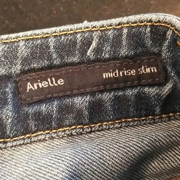 💕CITIZENS OF HUMANITY Arielle Mid Rise Slim Jeans