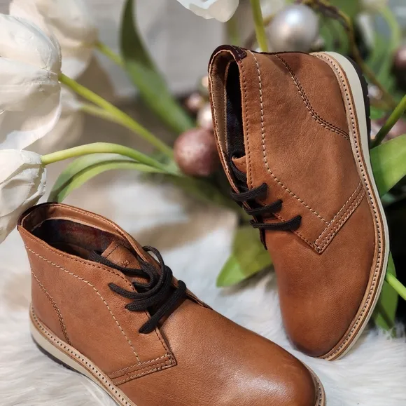 Clarks Boots Chantry Mid  Mens Tan Leather Lace Up Chukkas Boots Sz9.5 new
