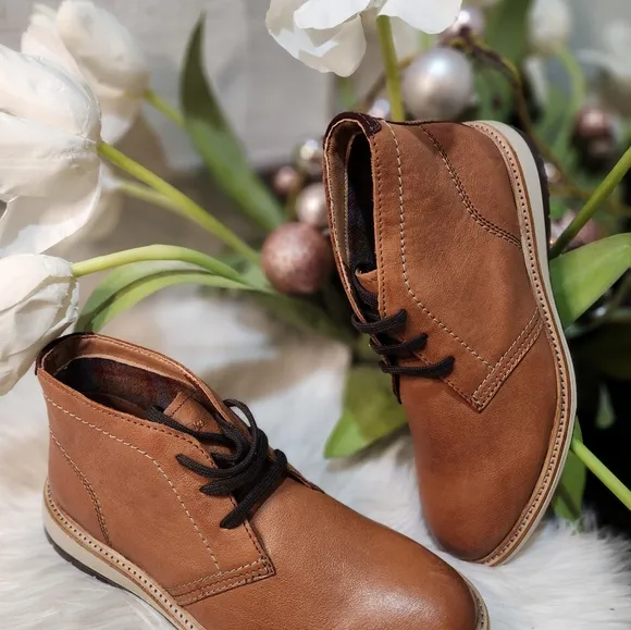 Clarks Boots Chantry Mid  Mens Tan Leather Lace Up Chukkas Boots Sz9.5 new