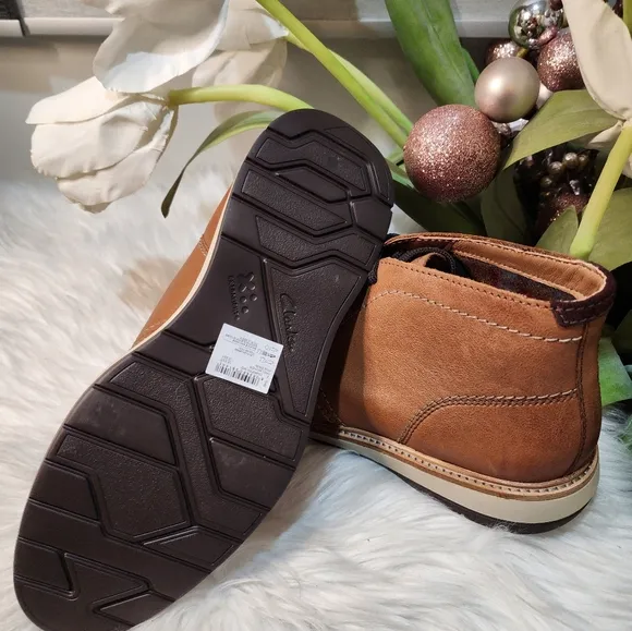 Clarks Boots Chantry Mid  Mens Tan Leather Lace Up Chukkas Boots Sz9.5 new