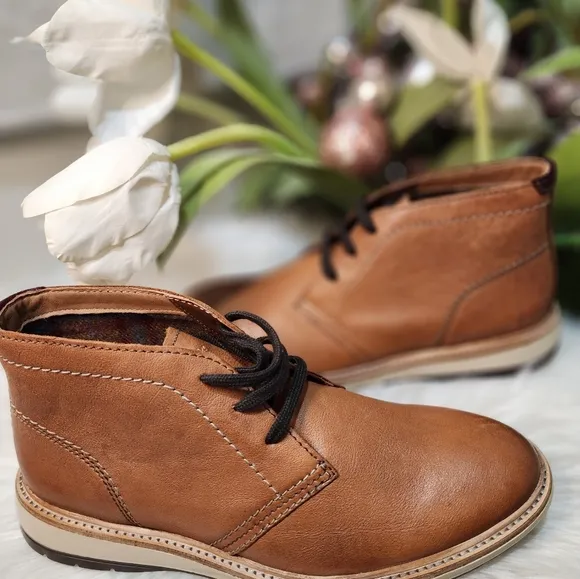 Clarks Boots Chantry Mid  Mens Tan Leather Lace Up Chukkas Boots Sz9.5 new