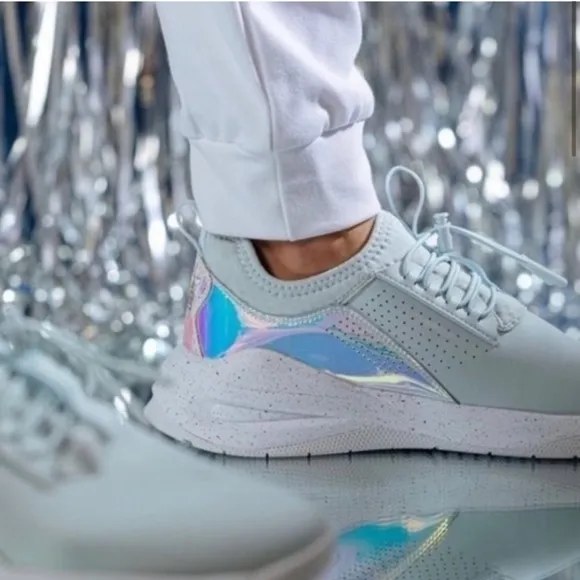 CLOVE Limited Edition NEW Blue Holographic Nursing Sneakers Shoes Size 8.5