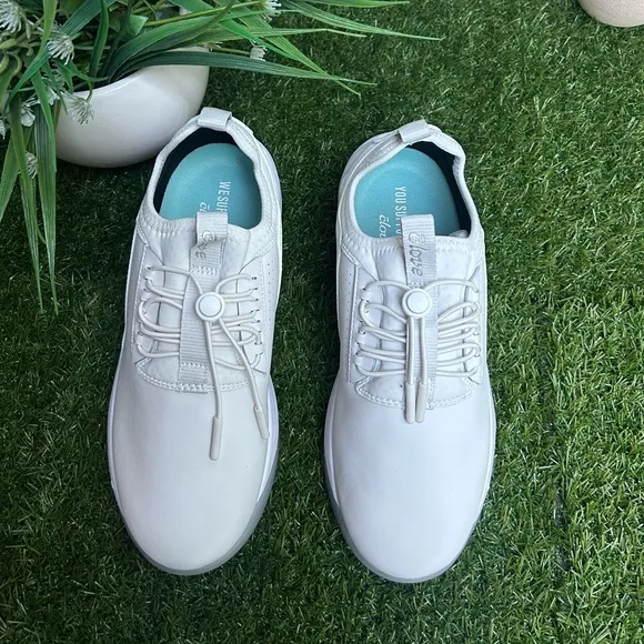 CLOVE NURSE SHOES new  Brilliant white size Women 8.5