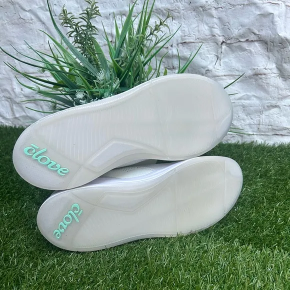 CLOVE NURSE SHOES new  Brilliant white size Women 8.5