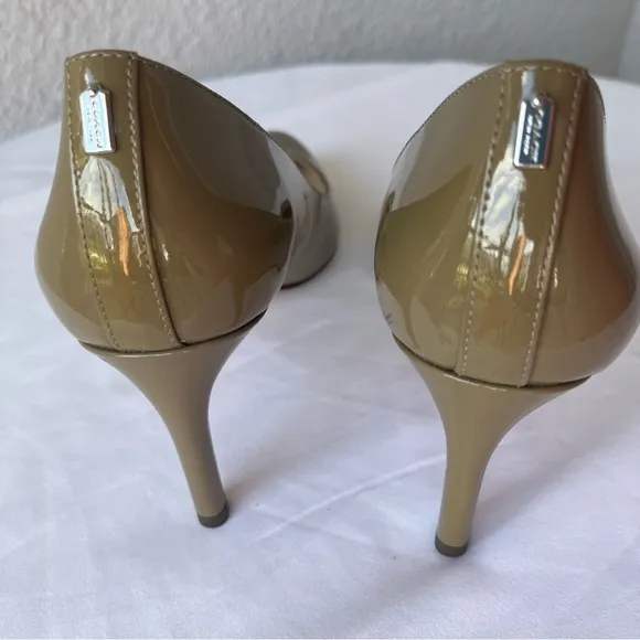 Coach Devon Gray Olive Slip on Round Toe Patent Leather Pumps Size 8.5B