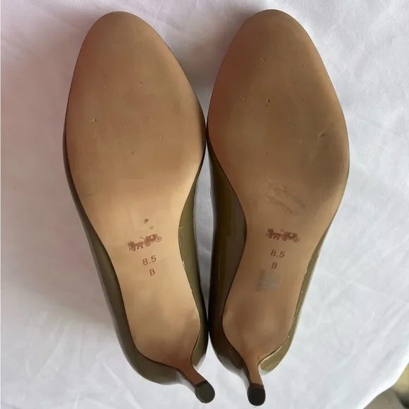 Coach Devon Gray Olive Slip on Round Toe Patent Leather Pumps Size 8.5B