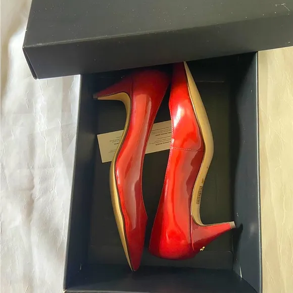 Coach Women Sloane Pump/Sloan Patent Cherry Size 8.0 # CD298