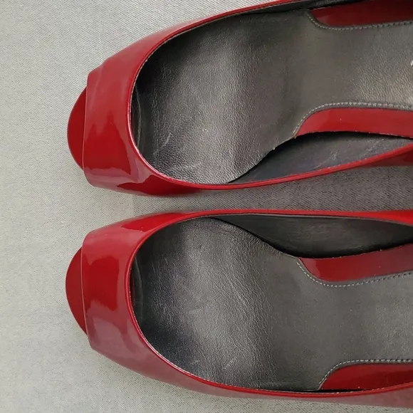COLE HAAN NIKE AIR Cherry Red Patent Leather Peep Toe Wedge Shoes (SIZE: 8B)