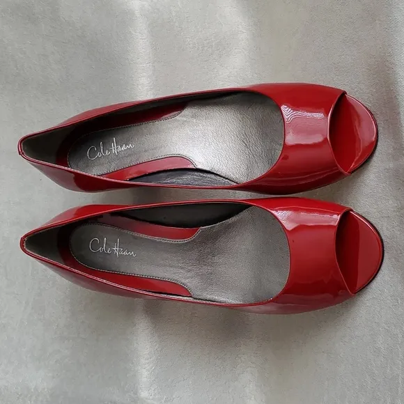 COLE HAAN NIKE AIR Cherry Red Patent Leather Peep Toe Wedge Shoes (SIZE: 8B)