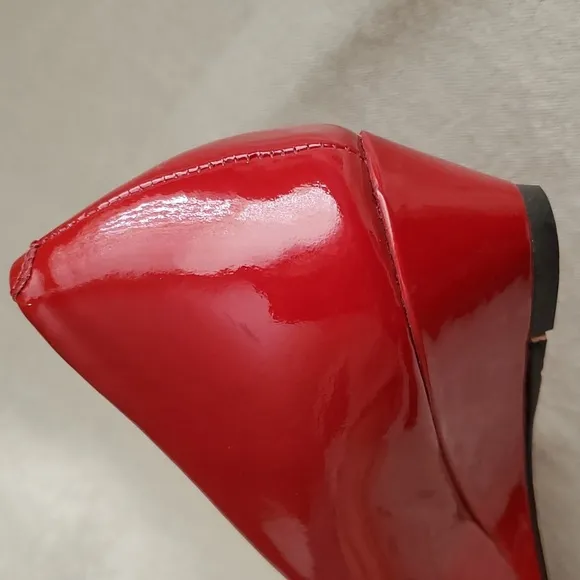 COLE HAAN NIKE AIR Cherry Red Patent Leather Peep Toe Wedge Shoes (SIZE: 8B)