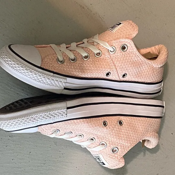 Converse Chuck Taylor Madison Women's Sneakers 555860f (Original) USW8