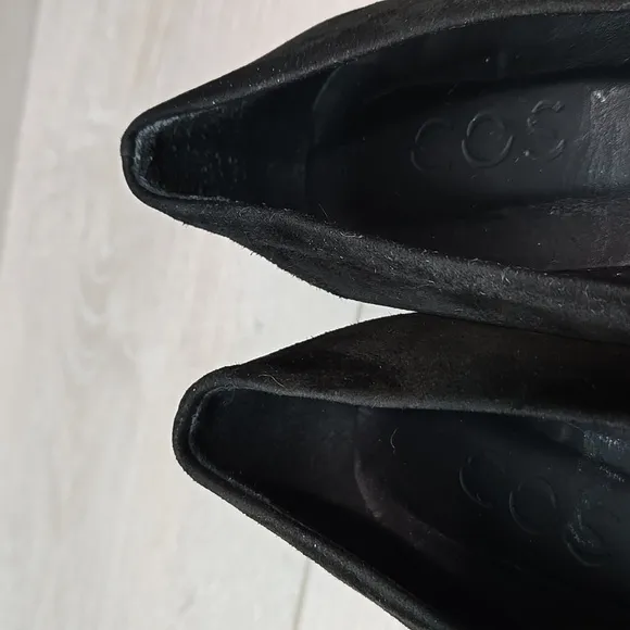 COS Women 70s V cut pump Suede The Pointed Toe Heels Shoes sz 7