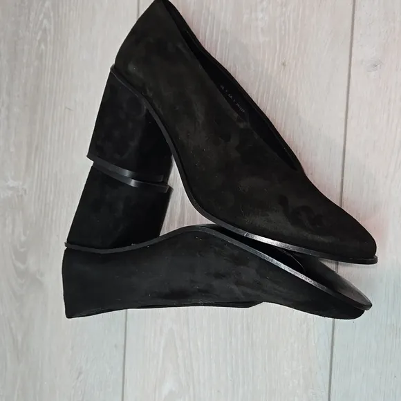 COS Women 70s V cut pump Suede The Pointed Toe Heels Shoes sz 7