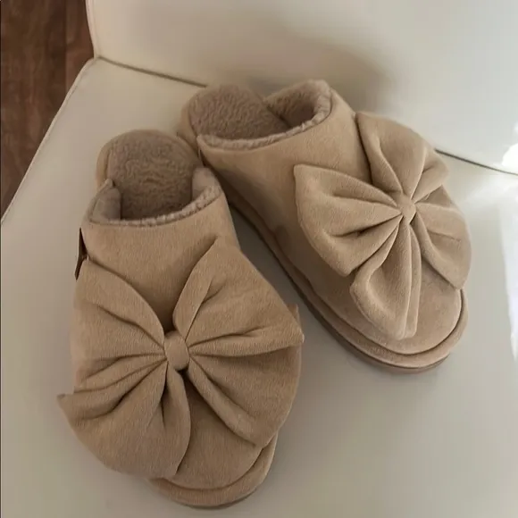 Cozy Tan c.c Slippers with Bow🎊