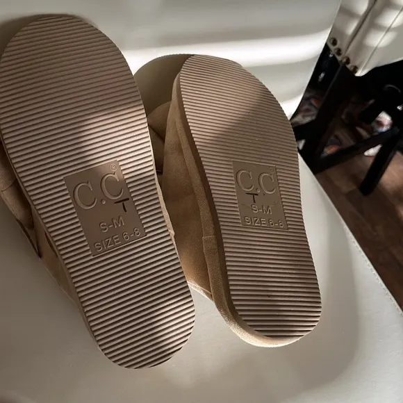 Cozy Tan c.c Slippers with Bow🎊