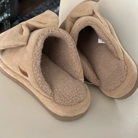 Cozy Tan c.c Slippers with Bow🎊