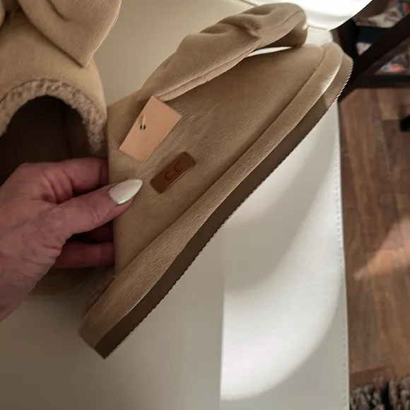Cozy Tan c.c Slippers with Bow🎊