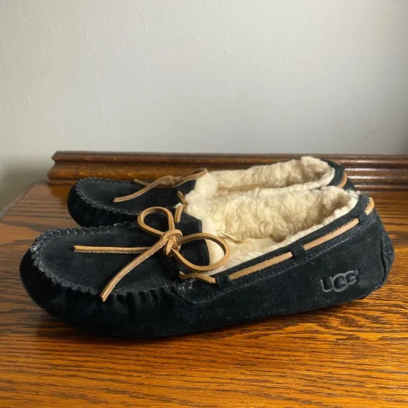 Cozy UGG Dakota Moccasin Slippers US Women’s Size 9 Black