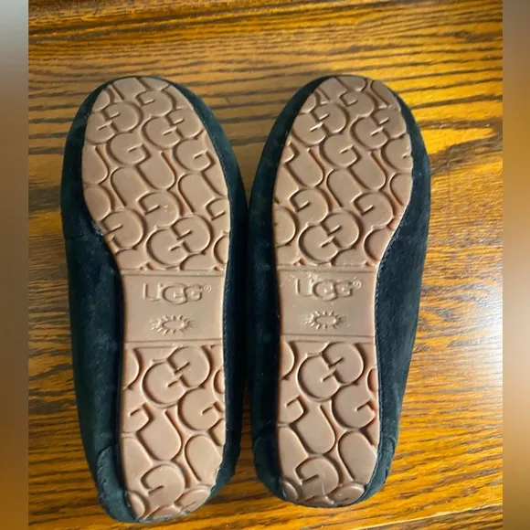 Cozy UGG Dakota Moccasin Slippers US Women’s Size 9 Black
