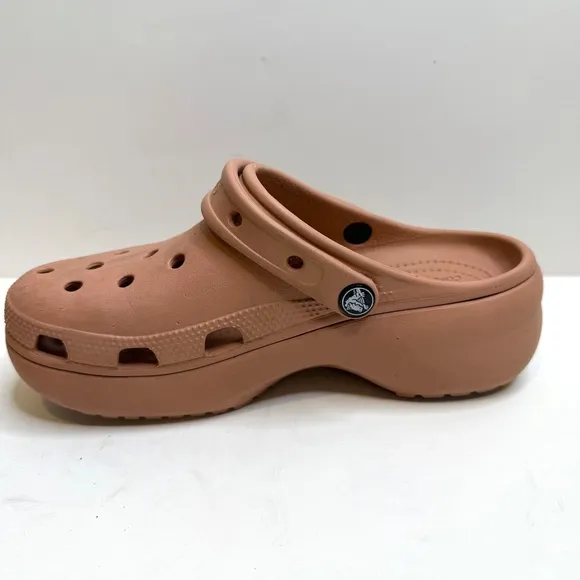 Crocs Classic Platform Clogs in Pale Blush Pink women’s size 8