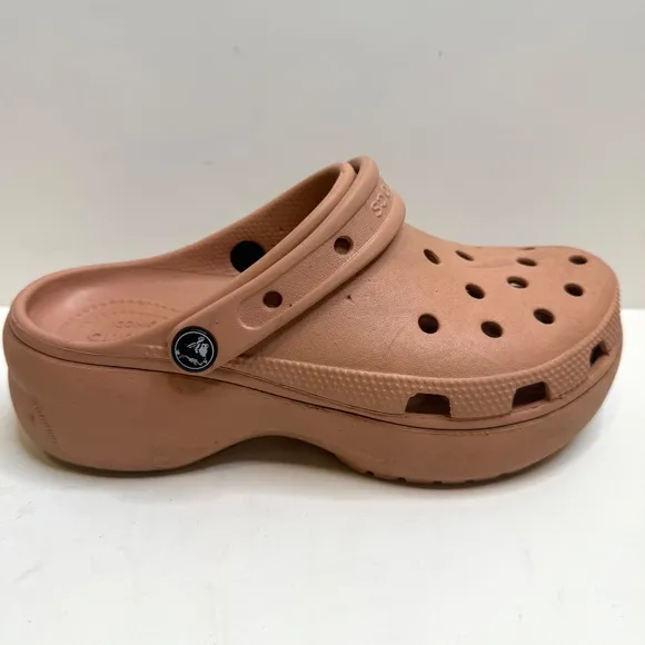 Crocs Classic Platform Clogs in Pale Blush Pink women’s size 8