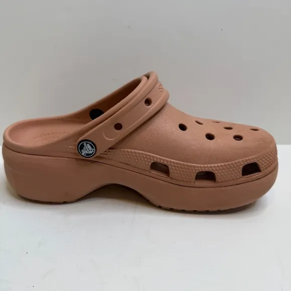 Crocs Classic Platform Clogs in Pale Blush Pink women’s size 8