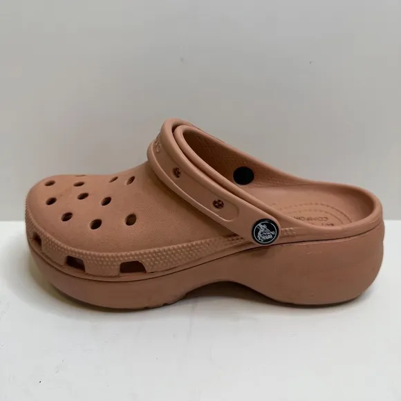 Crocs Classic Platform Clogs in Pale Blush Pink women’s size 8