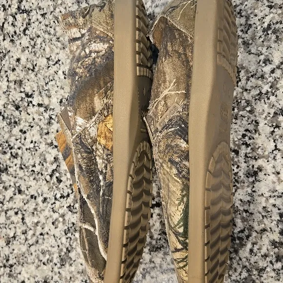 CROCS SANTA CRUZ REALTREE SLIP-ON LOAFER. SIZE 12. CAMOUFLAGE.