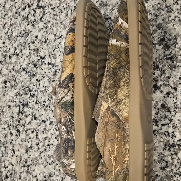 CROCS SANTA CRUZ REALTREE SLIP-ON LOAFER. SIZE 12. CAMOUFLAGE.