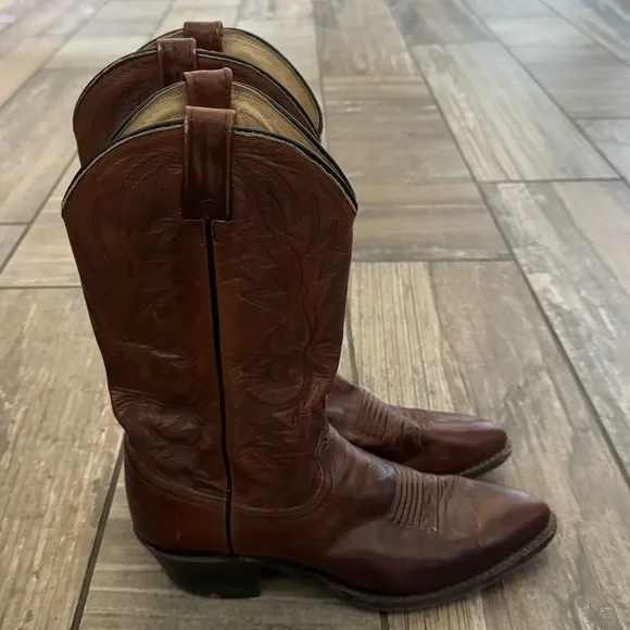 DAN POST COWBOY BOOTS WINGTIP BROWN STITCHED LEATHER, #16782 SIZE 9D, VINTAGE