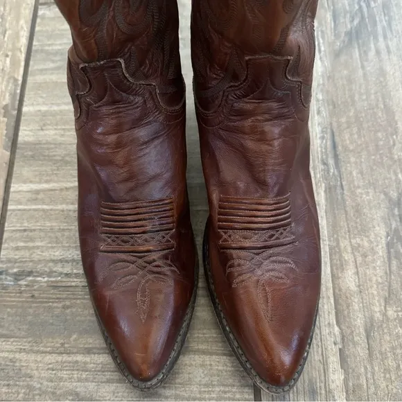 DAN POST COWBOY BOOTS WINGTIP BROWN STITCHED LEATHER, #16782 SIZE 9D, VINTAGE