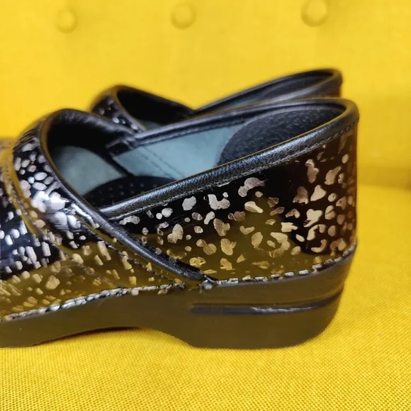 Dansko Clogs Black Silver Leopard Print Patent Leather Women's Shoes Size 8.5-9