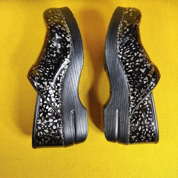 Dansko Clogs Black Silver Leopard Print Patent Leather Women's Shoes Size 8.5-9