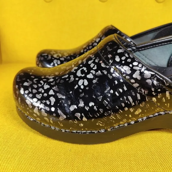 Dansko Clogs Black Silver Leopard Print Patent Leather Women's Shoes Size 8.5-9