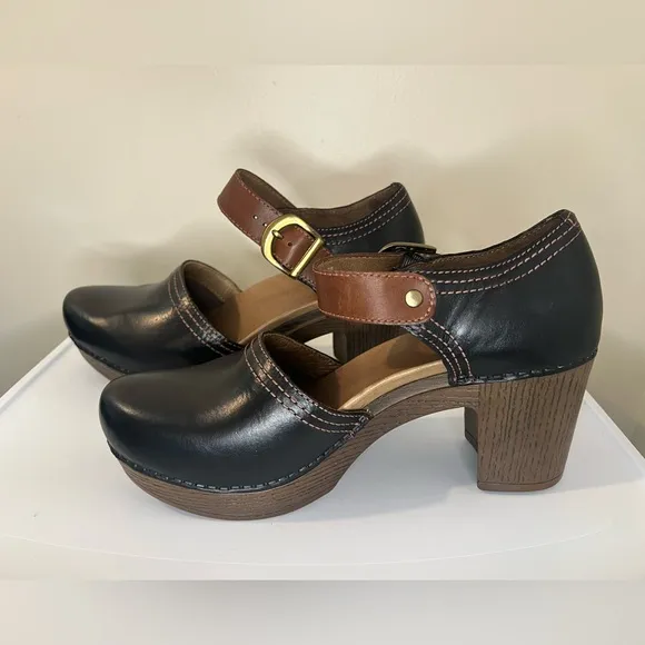 Dansko Darlene Dress Pump sling back chunky heel Womens size 39 US: 8.5-9