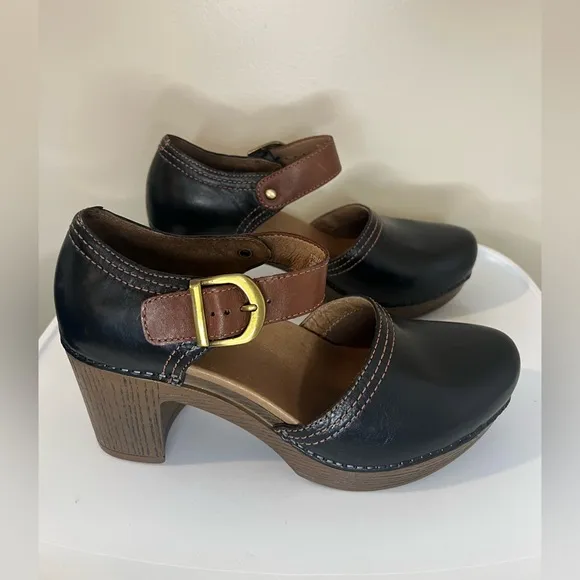 Dansko Darlene Dress Pump sling back chunky heel Womens size 39 US: 8.5-9