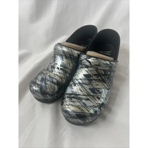 Dansko Professional Patent Leather CrissCross Clogs 39 8.5/9 Shoes 706-620202