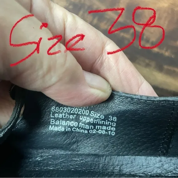 Dansko Size 38 US 7..5 Black Genuine Leather Comfort Shoe