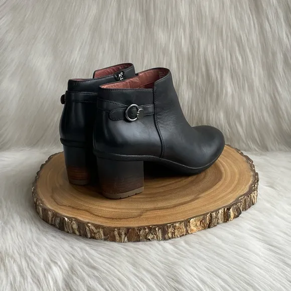 Dansko waterproof leather Perry ankle boots