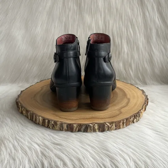 Dansko waterproof leather Perry ankle boots