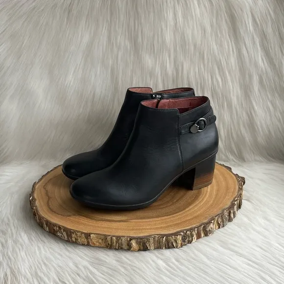 Dansko waterproof leather Perry ankle boots