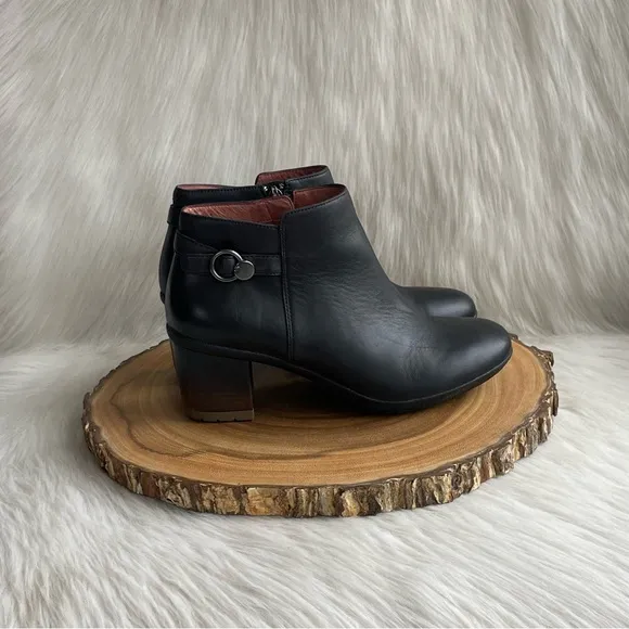 Dansko waterproof leather Perry ankle boots