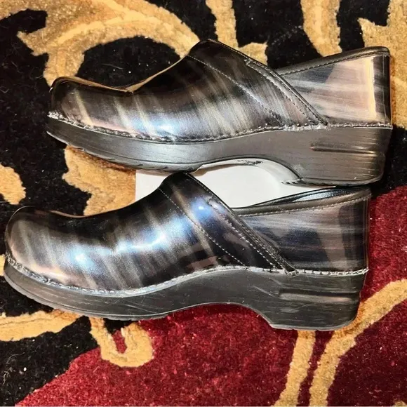 Dansko Women’s Clogs Shoes Mules Black Patent Leather Silver Copper Stripes 41