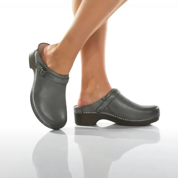 DanskoBerry Leather Buckle Strap Detail Block Heel Clogs