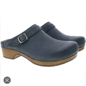 DanskoBerry Leather Buckle Strap Detail Block Heel Clogs