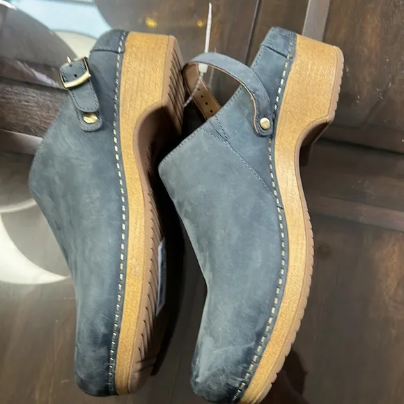 DanskoBerry Leather Buckle Strap Detail Block Heel Clogs