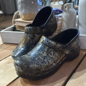 Dansko Professional Patent Leather Clogs 9/39 B86