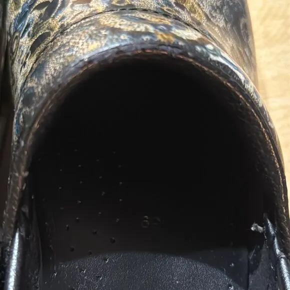 Dansko Professional Patent Leather Clogs 9/39 B86