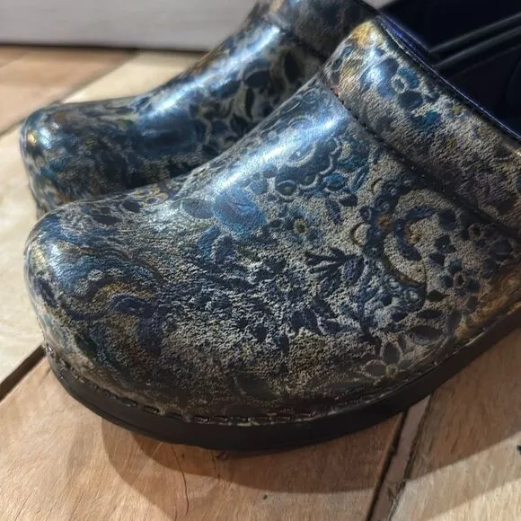 Dansko Professional Patent Leather Clogs 9/39 B86